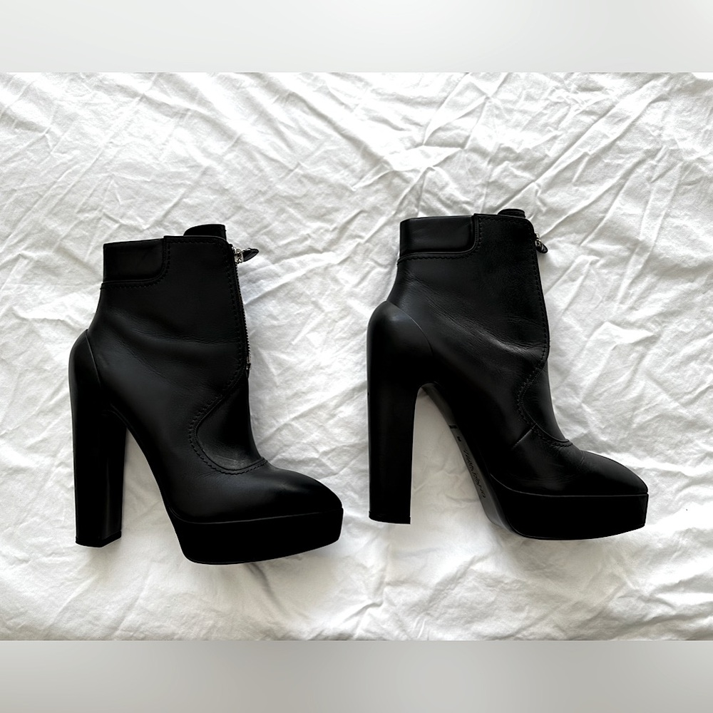 Vera Wang Bootie